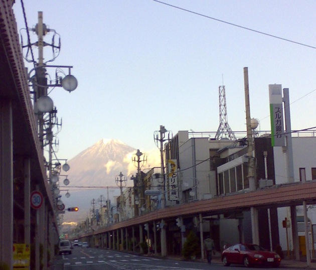 富士駅前商店街からの富士山
