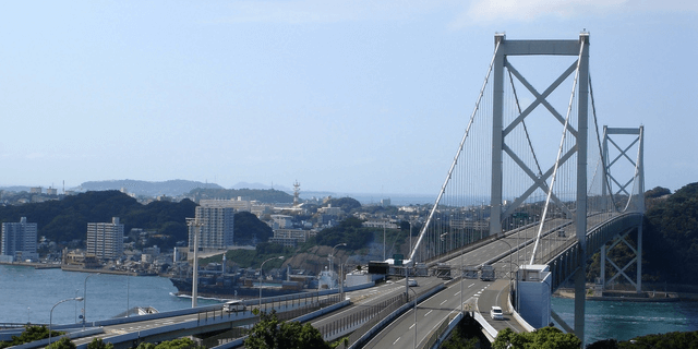 関門橋と高速道路